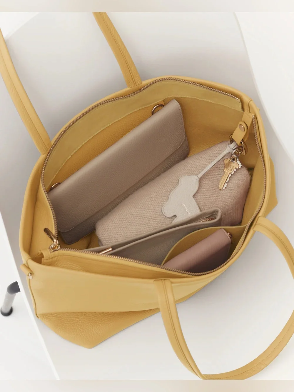 NWT Cuyana Small Easy Zipper Tote in butter